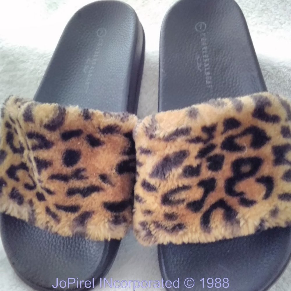 Leopard Plush Print Style Heavy Duty Slippers